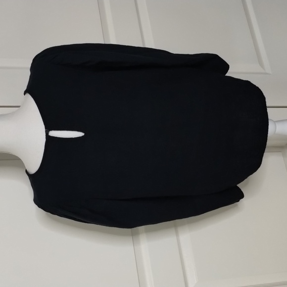 Universal Thread women's XL black gauge material puff sleeve blouse - Picture 6 of 10